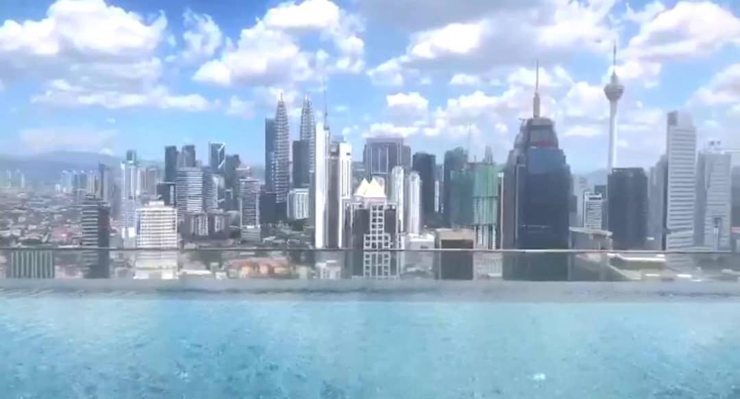 Regalia Suites Klcc View Rooftop Infinity Pool By Angkasa Homes Kuala Lumpur Exterior foto
