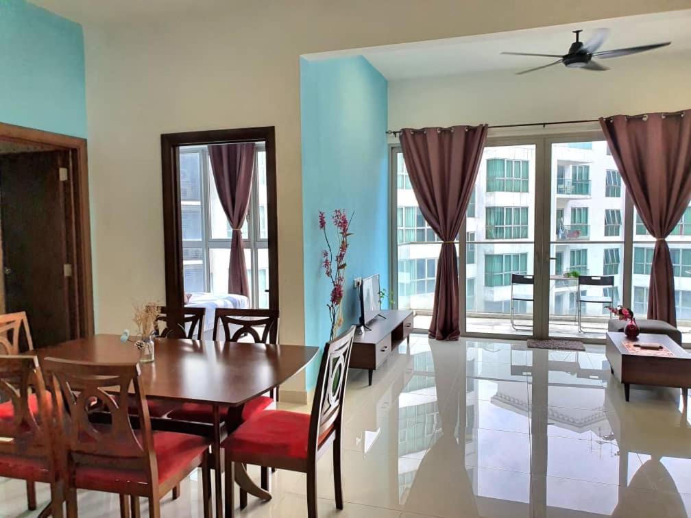 Regalia Suites Klcc View Rooftop Infinity Pool By Angkasa Homes Kuala Lumpur Exterior foto