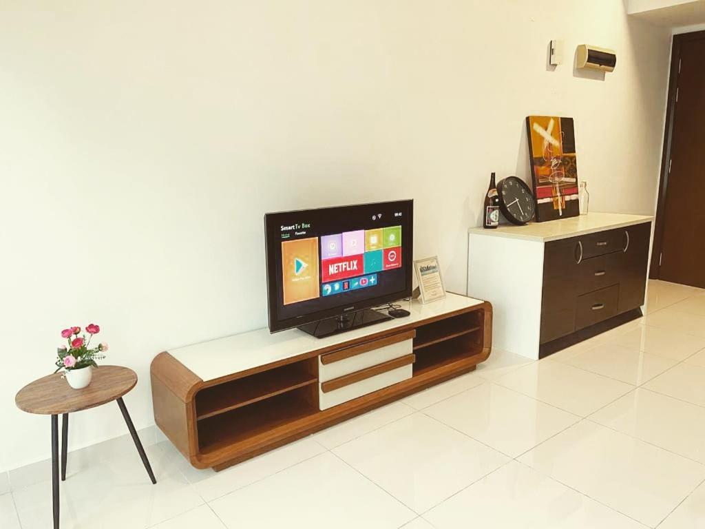 Regalia Suites Klcc View Rooftop Infinity Pool By Angkasa Homes Kuala Lumpur Exterior foto