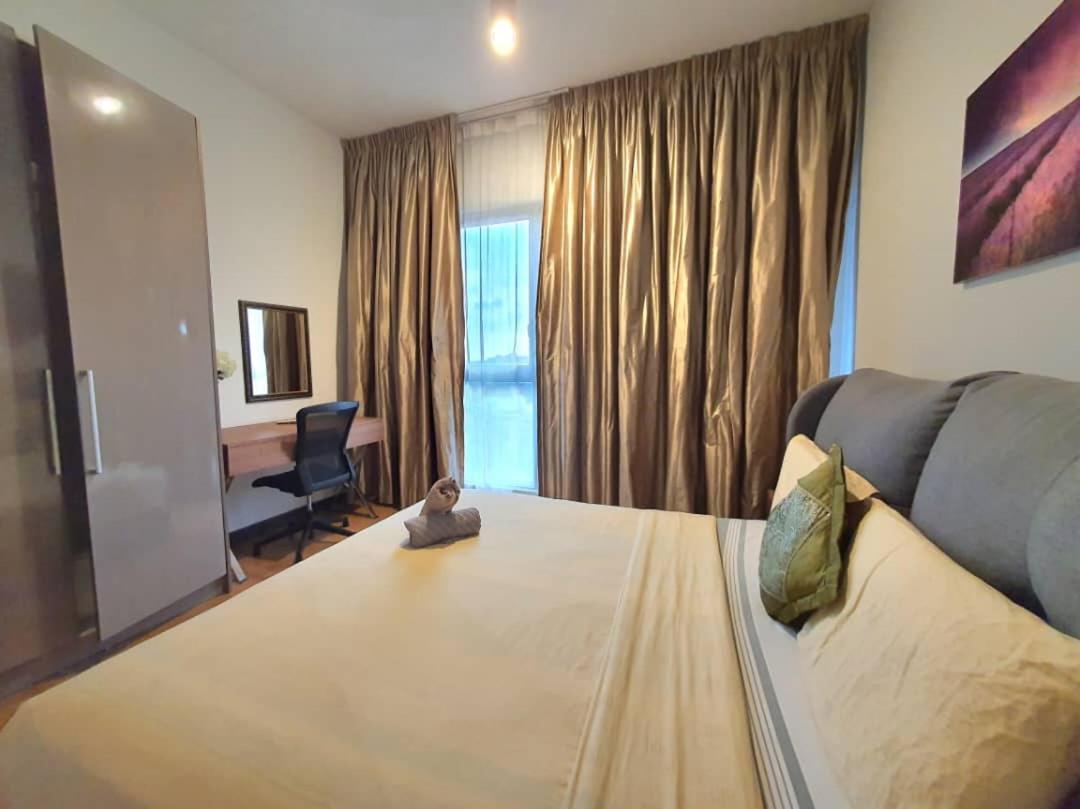 Regalia Suites Klcc View Rooftop Infinity Pool By Angkasa Homes Kuala Lumpur Exterior foto