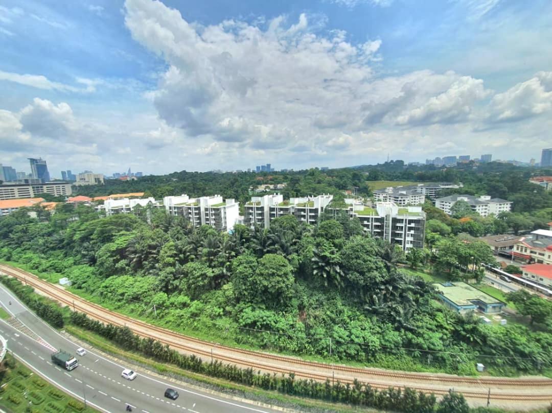Regalia Suites Klcc View Rooftop Infinity Pool By Angkasa Homes Kuala Lumpur Exterior foto