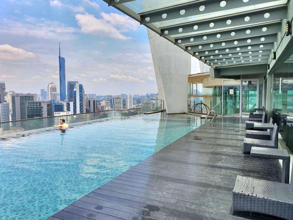 Regalia Suites Klcc View Rooftop Infinity Pool By Angkasa Homes Kuala Lumpur Exterior foto