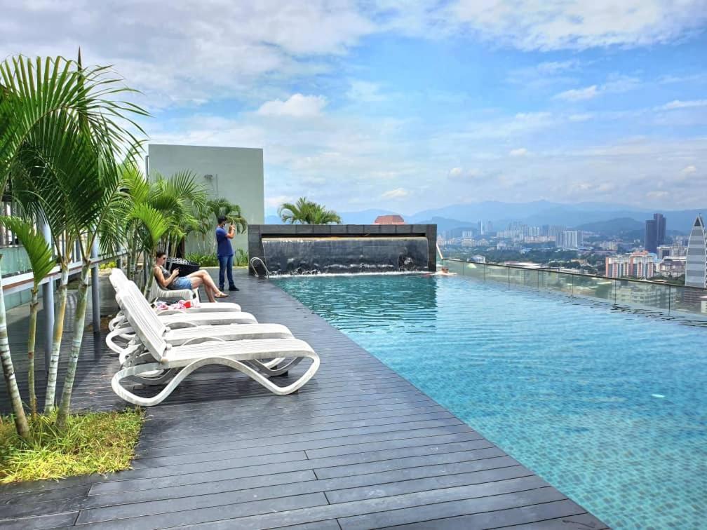 Regalia Suites Klcc View Rooftop Infinity Pool By Angkasa Homes Kuala Lumpur Exterior foto