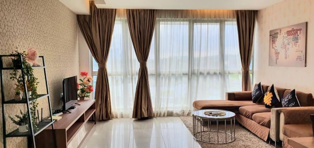 Regalia Suites Klcc View Rooftop Infinity Pool By Angkasa Homes Kuala Lumpur Exterior foto