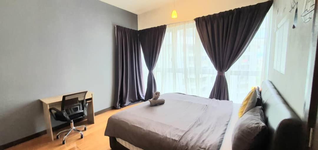 Regalia Suites Klcc View Rooftop Infinity Pool By Angkasa Homes Kuala Lumpur Exterior foto